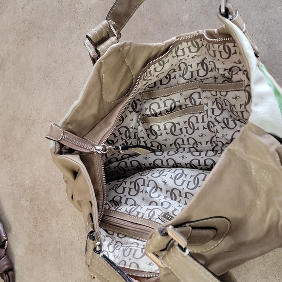 Guess tote - Picture 3 of 3